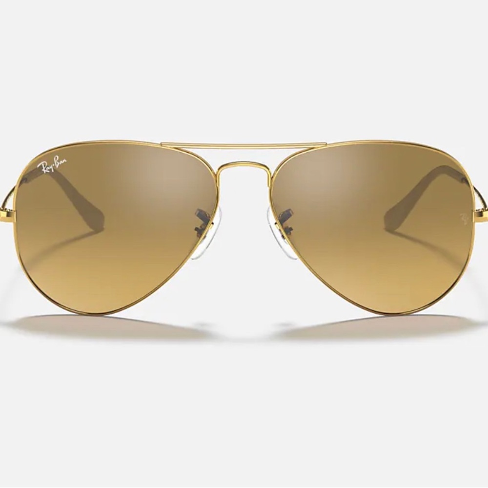 RB3025 Ray Ban Aviator Gradient sunglasses with cleaning cloth and booklet.